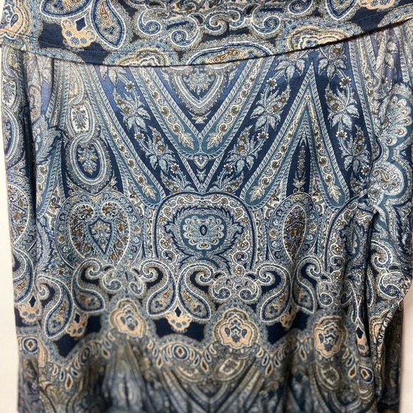 ONE WORLD Blue and Cream Paisley Top - Picture 4 of 6